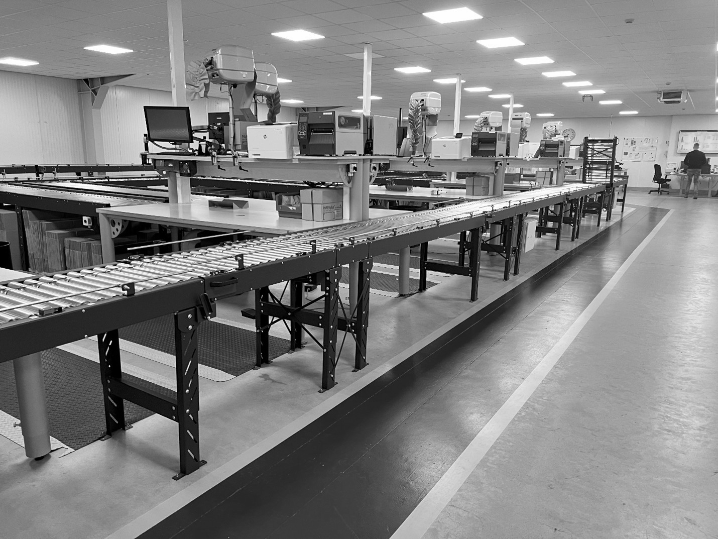 Warehouse Workstations: Designing High-Efficiency Ergonomic Solutions
