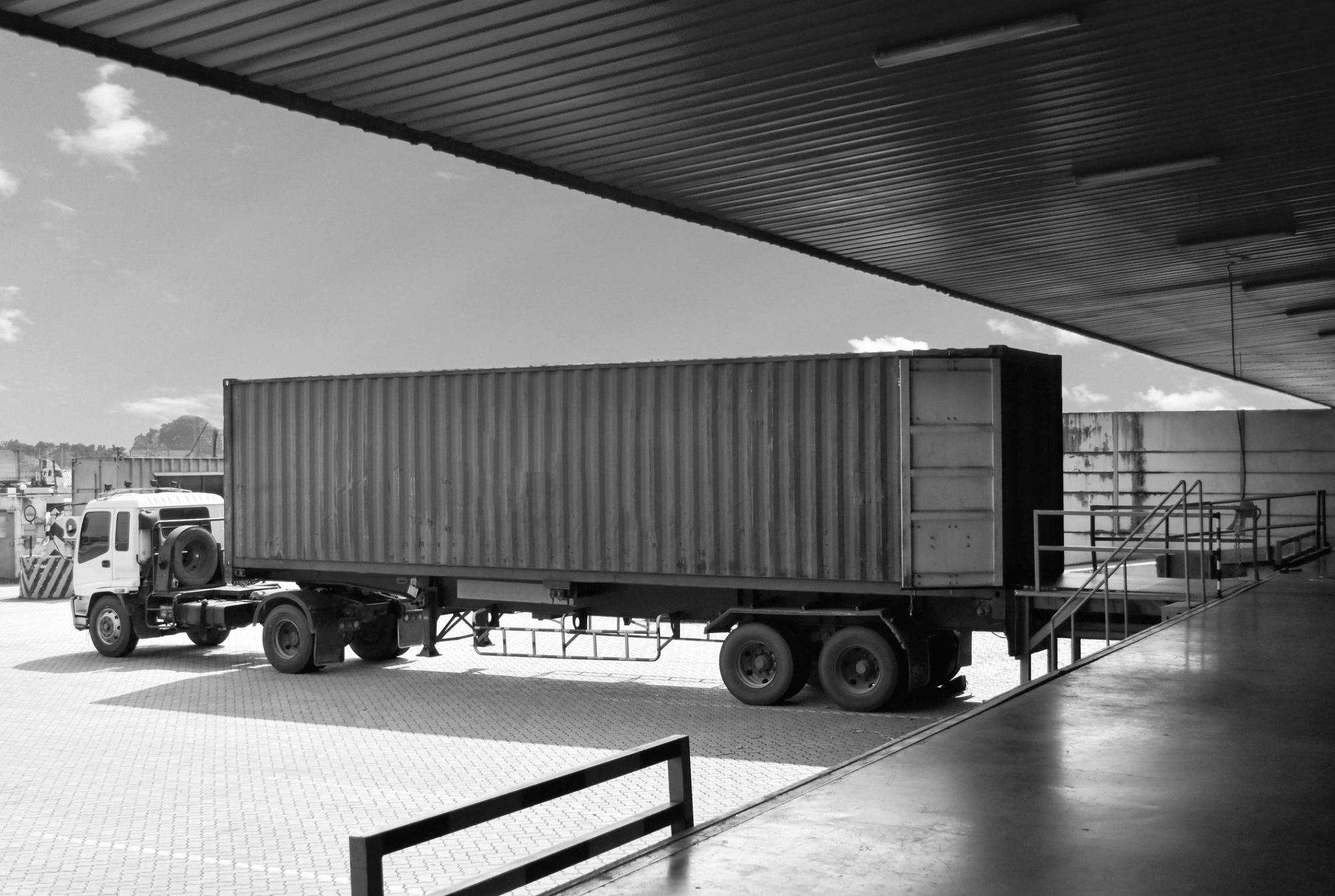 Efficient Warehouse Dock and Truck Loading & Unloading