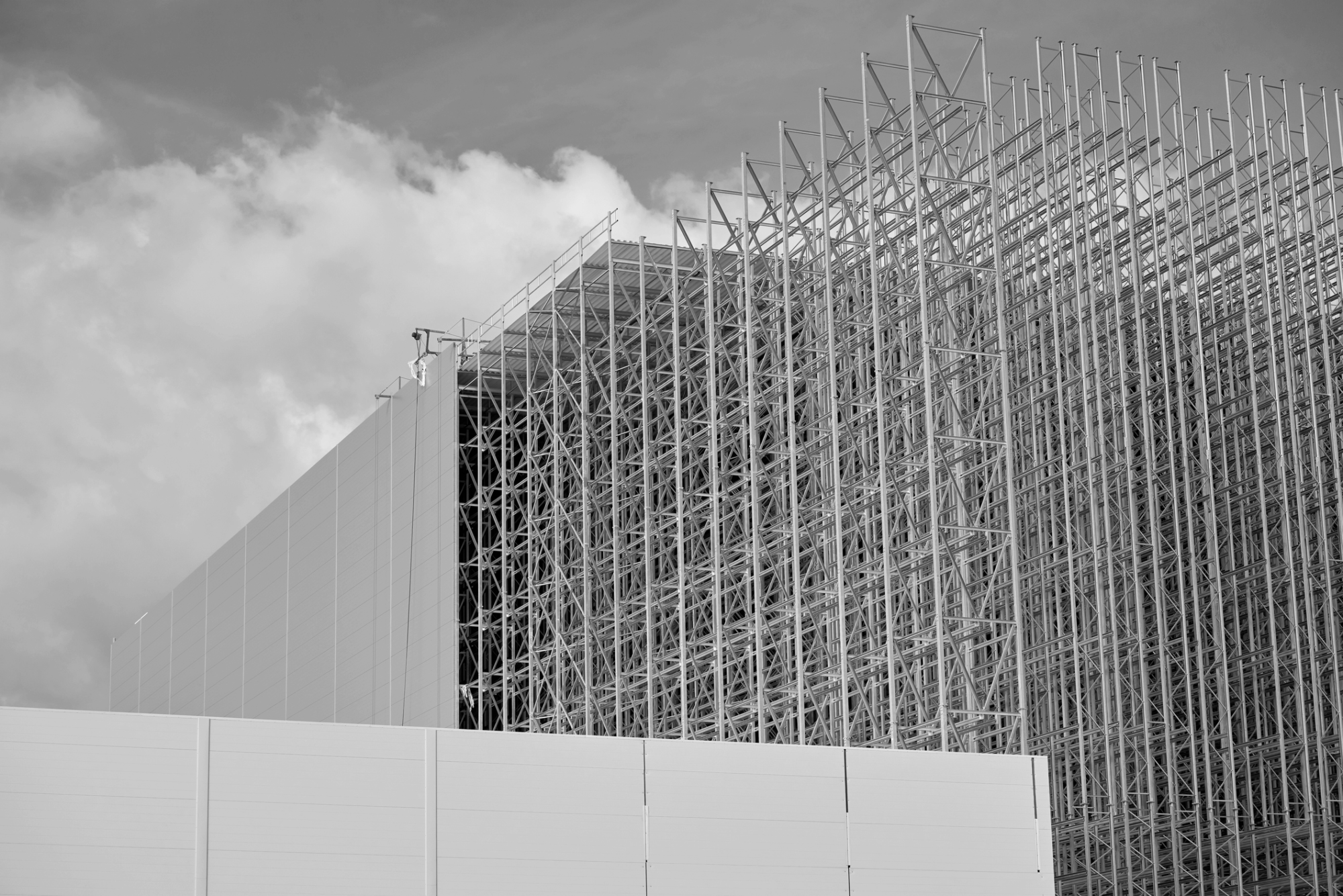 Rack-Supported Warehouses vs Traditional Warehouses